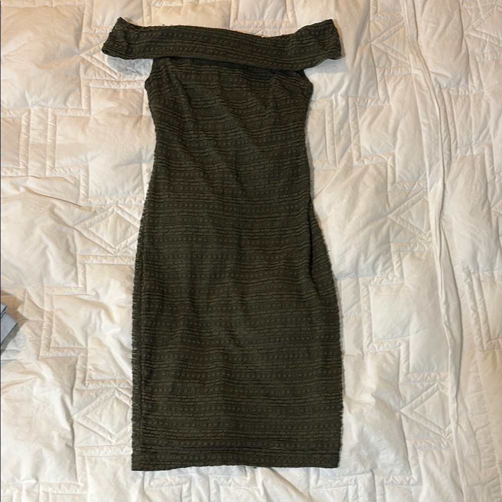 Bisou Bisou Green Off-Shoulder Bodycon Dress